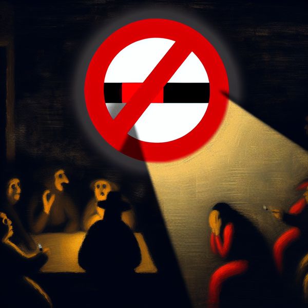 Rode Doorgestreepte Sigaret in Donkere Bar Een cirkel met een opvallend rood doorgestreept sigaretsymbool in een donkere bar, met verbaasde klanten op de achtergrond.